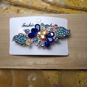 Elegant flower clip with rhinestones
